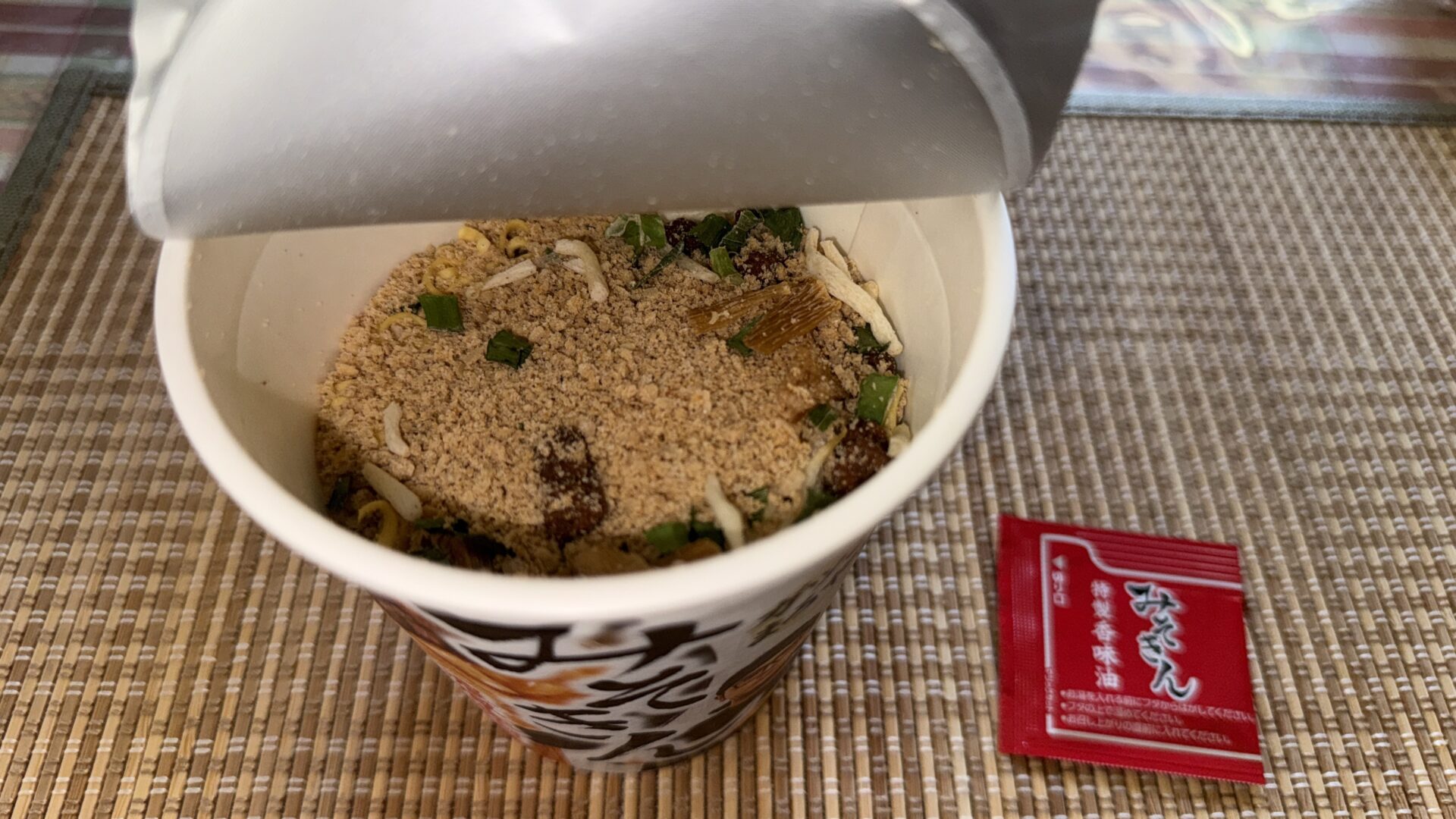 みそきんお湯を入れる前