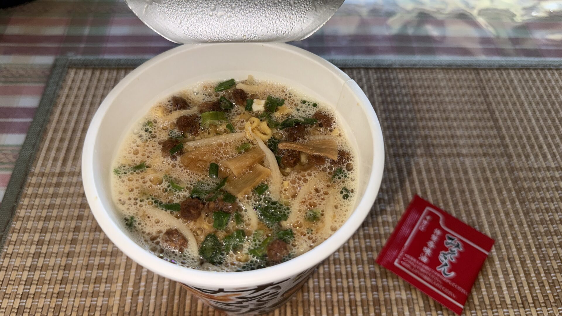 みそきんお湯を入れた後